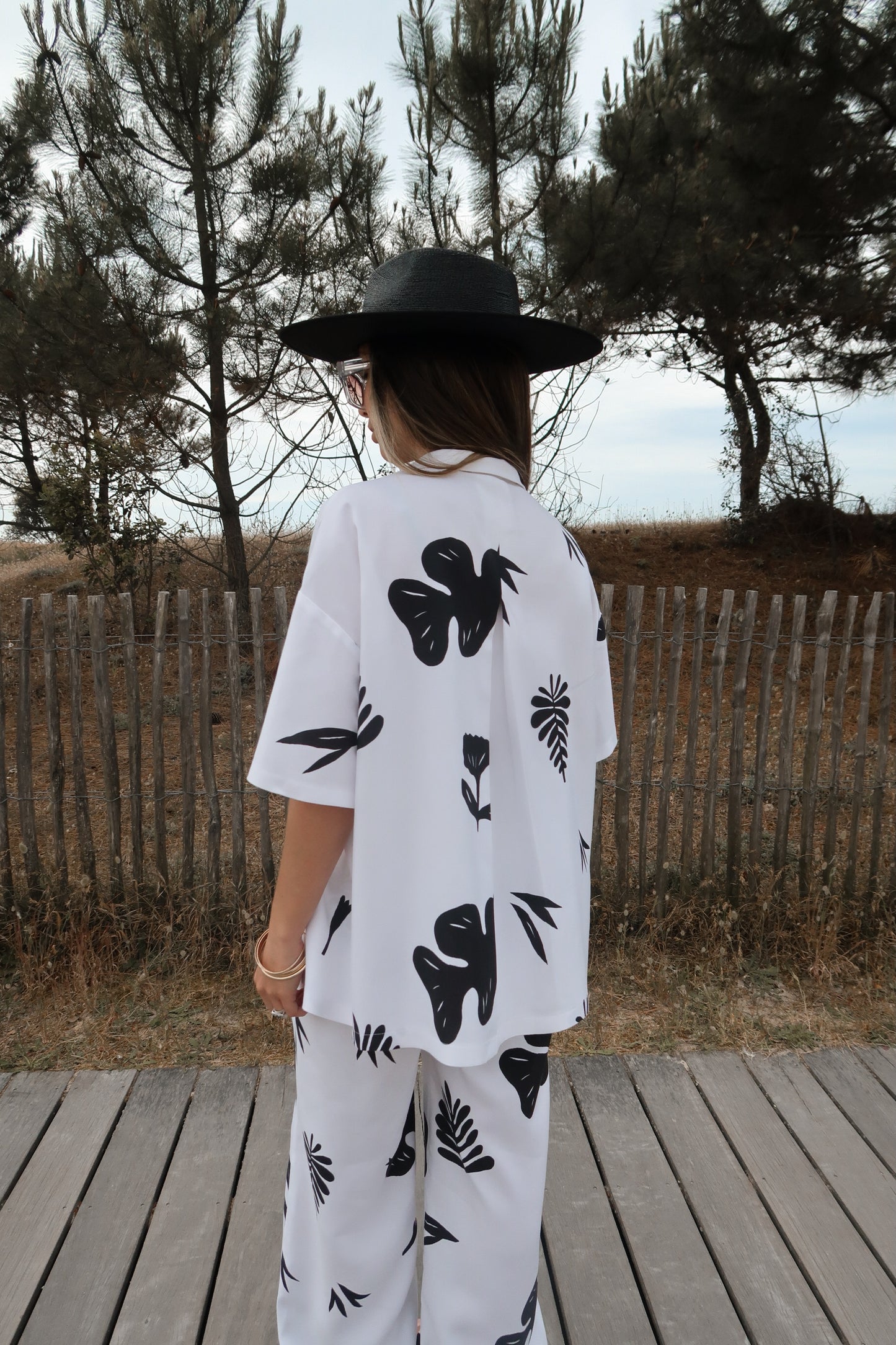 Chemise avec imprimés noirs